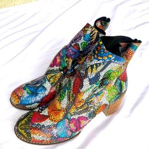 Gorgeous Butterfly Boots Size 8 1/2